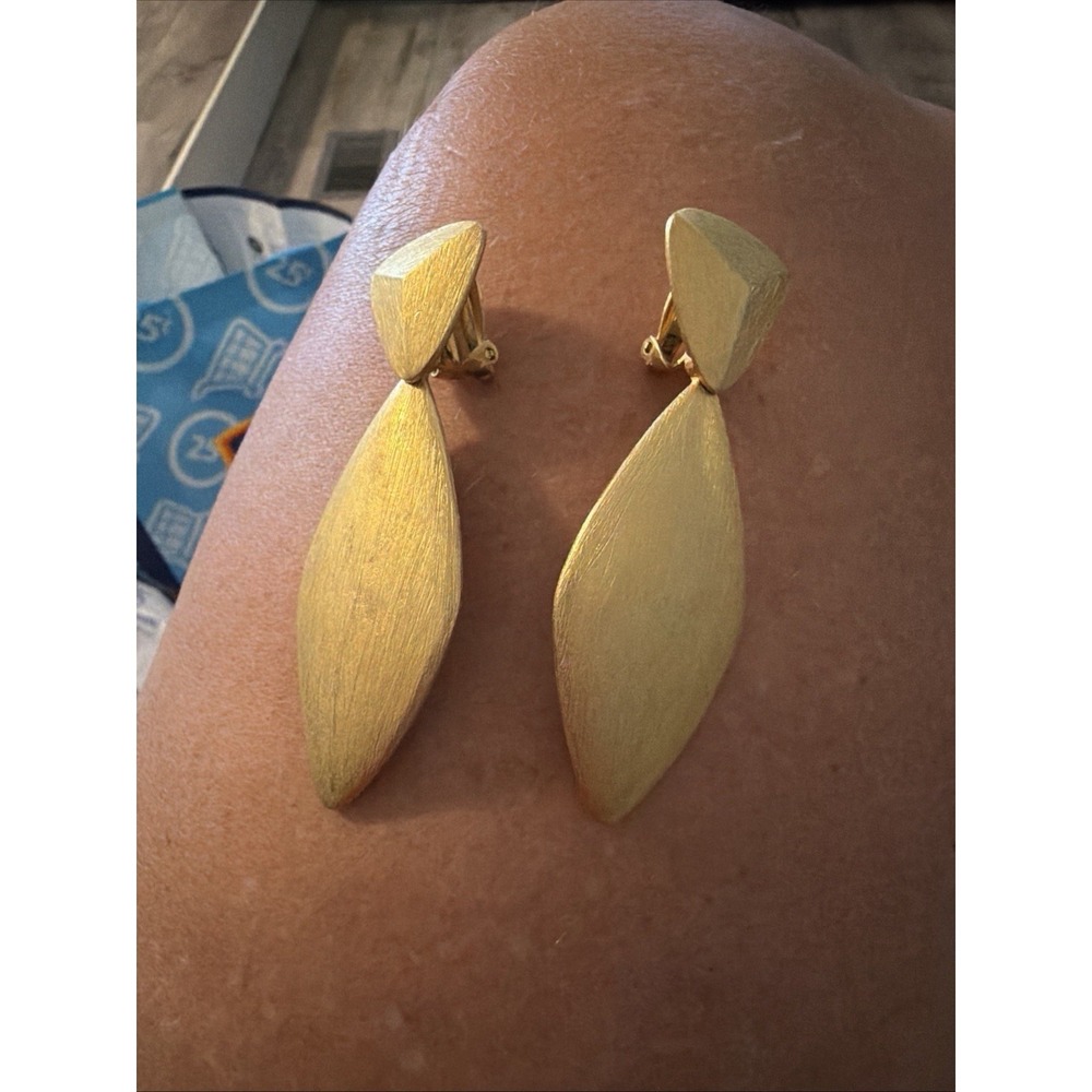 Signed Erwin Pearl Vintage Brushed Gold Leaf Clip On Earrings PEP - Picture 2 of 6